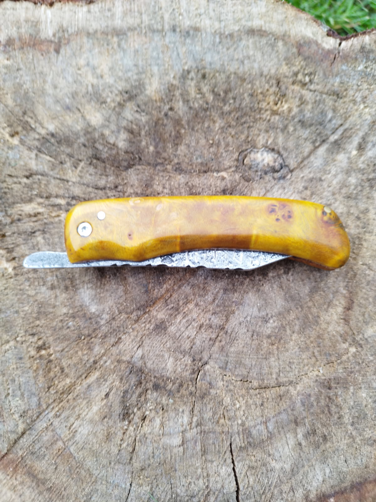 Un couteau peut en cacher un autre...