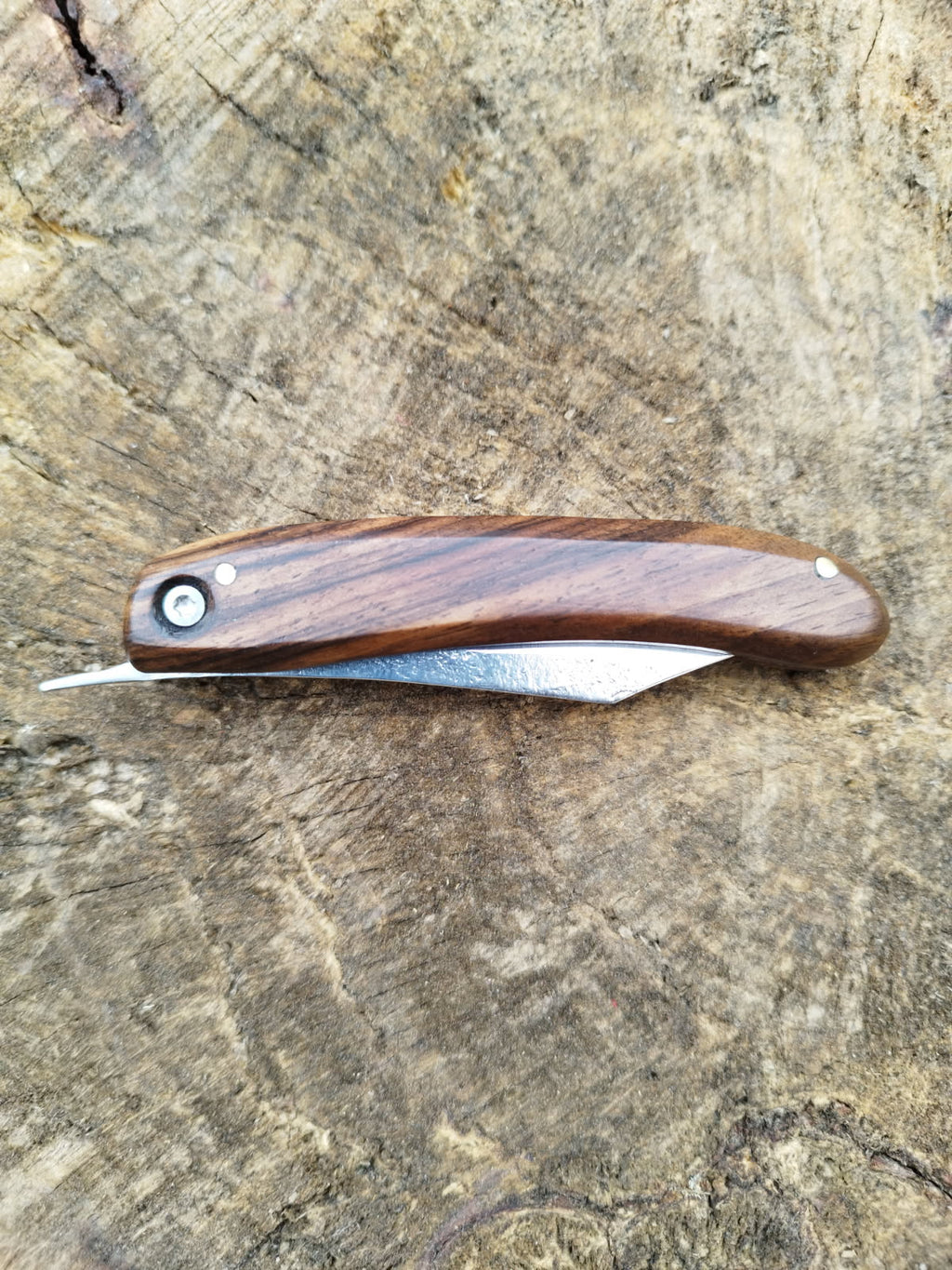 Predallien : Manche en Noyer