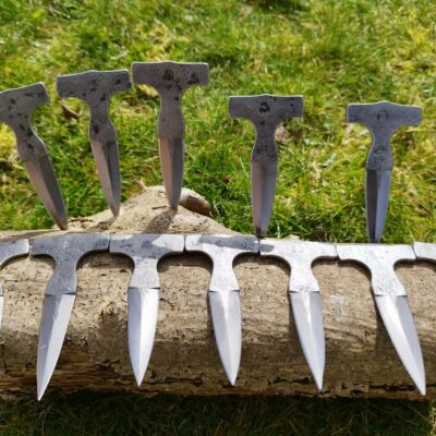 scramasaxe,, couteau, coutelas, pangermanique, viking, saxonne, wisigothique, semi-long, long tranchant, tranchant, affûtage, manche en chêne 100 ans, bois, chêne, sipo, laiton, garde, laforegaseb calvados, la forge à seb, forgeron, forge, coutellerie, coutelier, charbon, feu, calvados, normandie, mjöllnir, thor, marteau, dague