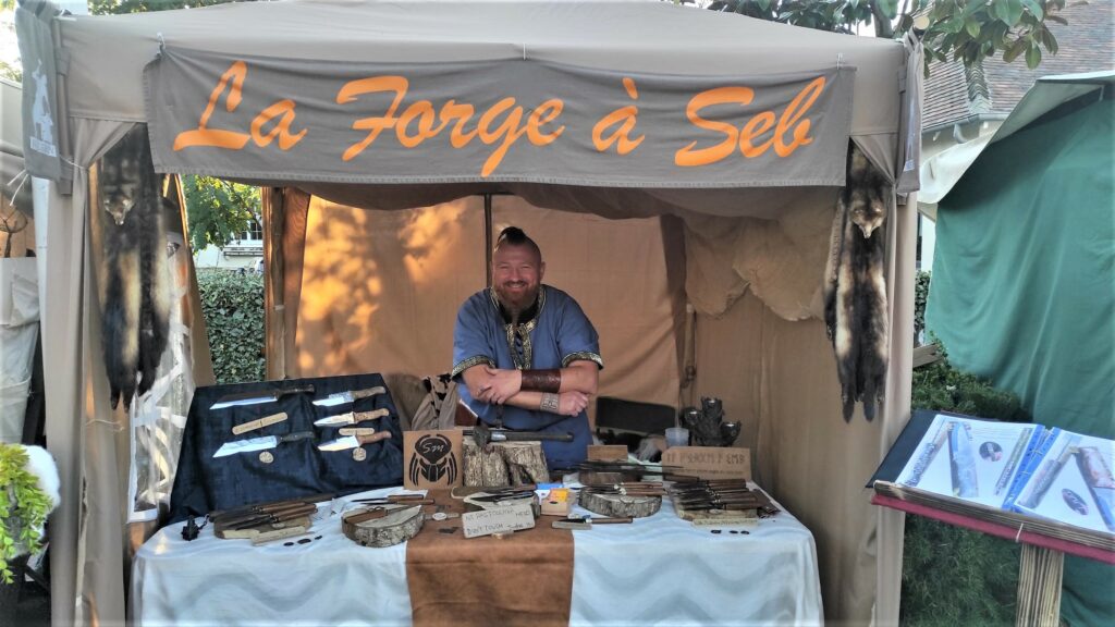 forgeron coutelier, forge, la forge à seb, laforgeaseb, laforgeaseb.fr, charbon, feu, forge, couteau, médiévale, pukko, scramasaxe, scram, langsax, survivor, assassin, mjöllnir, bowie, scorpion, calvados, tilly sur seulles, normandie,